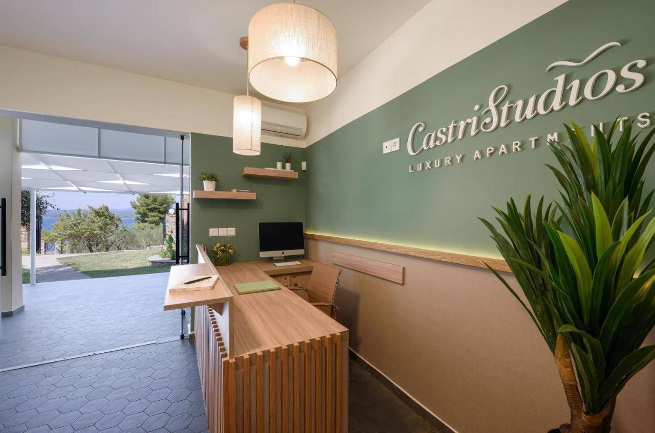 Castristudios Никити Экстерьер фото